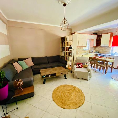 Cottage House,With Big Garden & Lawn Amaliada 外观 照片