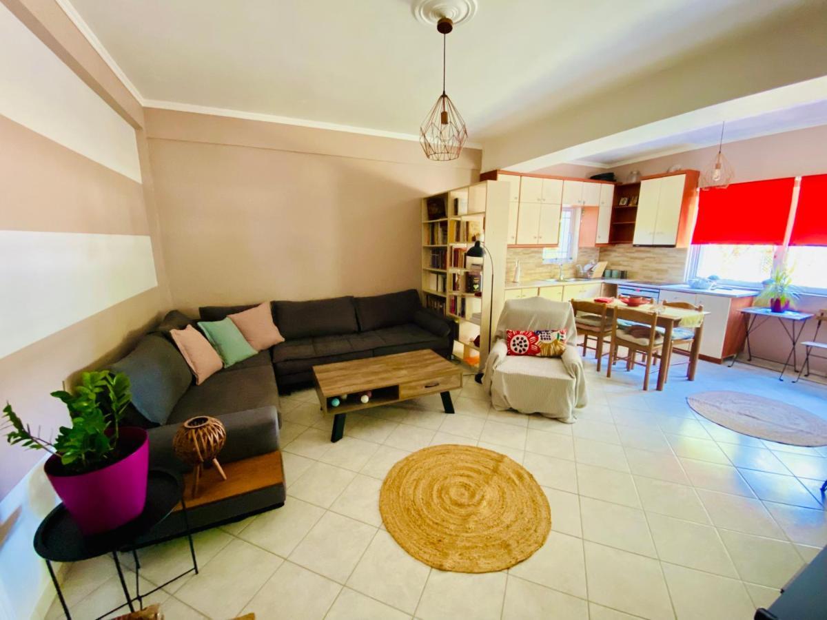 Cottage House,With Big Garden & Lawn Amaliada 外观 照片