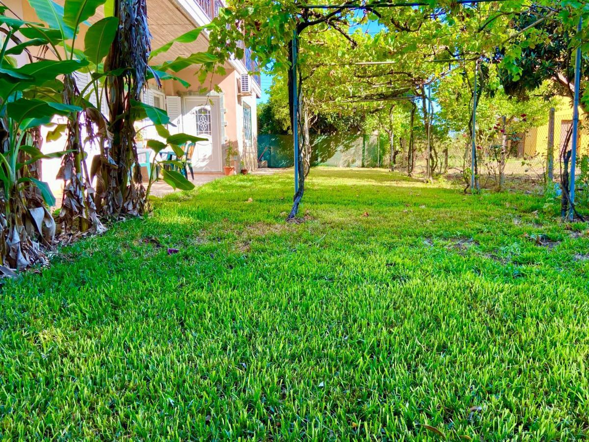 Cottage House,With Big Garden & Lawn Amaliada 外观 照片